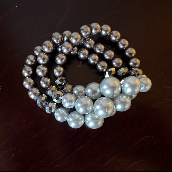 Silver and white beaded triple bracelet - Picture 2 of 2